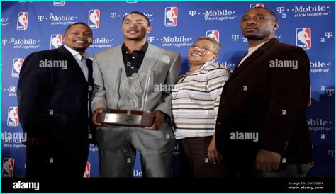 Lisa Kudrow Brothers: Meet David And Derrick